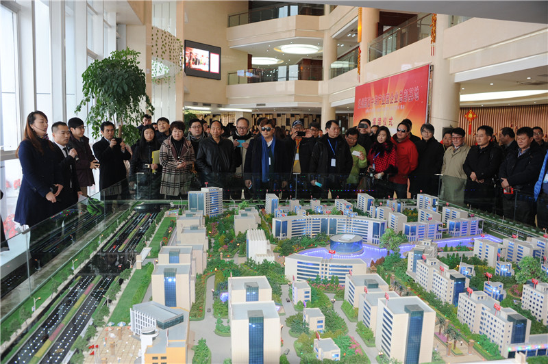 兰州新区拉斯维加斯游戏3499工业总部基地—“兰州新区中韩产业园”企业总部基地揭牌