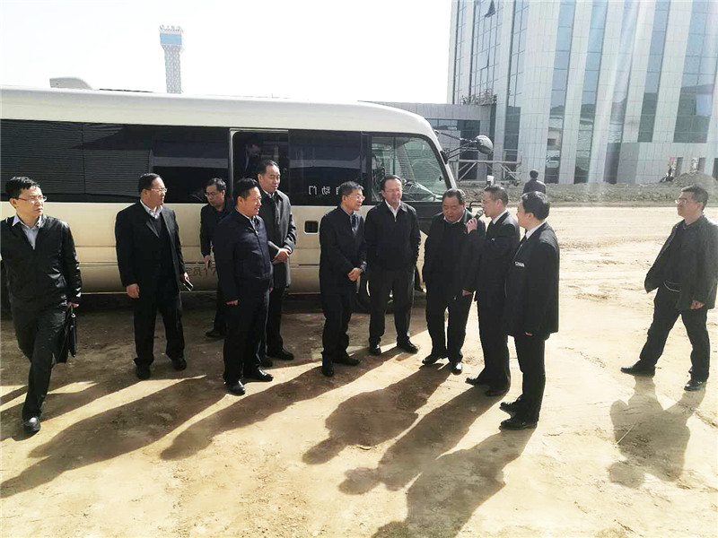 兰州市委副书记、市长张伟文一行莅临新区“拉斯维加斯游戏3499伊士顿电梯”、“拉斯维加斯游戏3499澳泊智能车库”、“拉斯维加斯游戏3499新能源汽车”