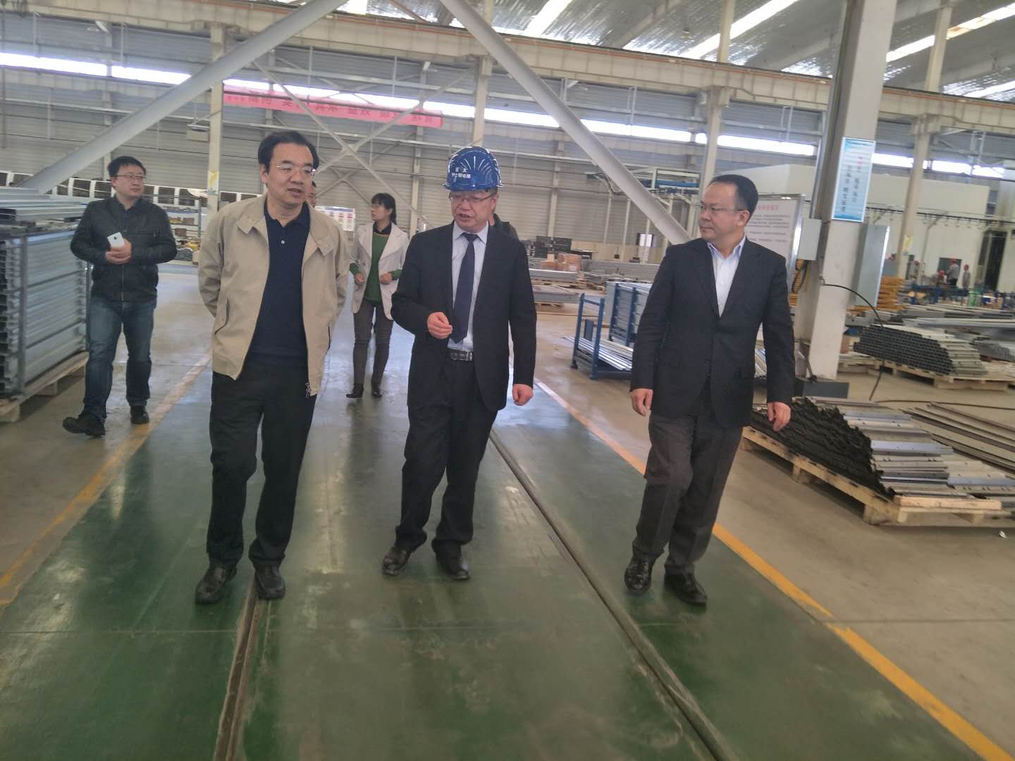 财政部驻甘专员办事处党组书记杨瑞金，兰州市副市长牛向东一行参观考察兰州新区拉斯维加斯游戏3499伊士顿电梯厂