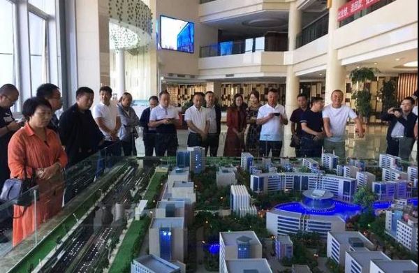 甘肃省五县区工商联会员企业家参观考察新区“拉斯维加斯游戏3499三厂”及“拉斯维加斯游戏3499世贸广场”项目